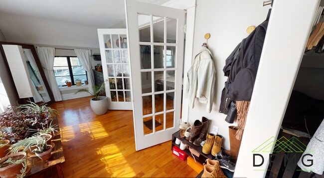 Building Photo - 132 S Clemens Ave