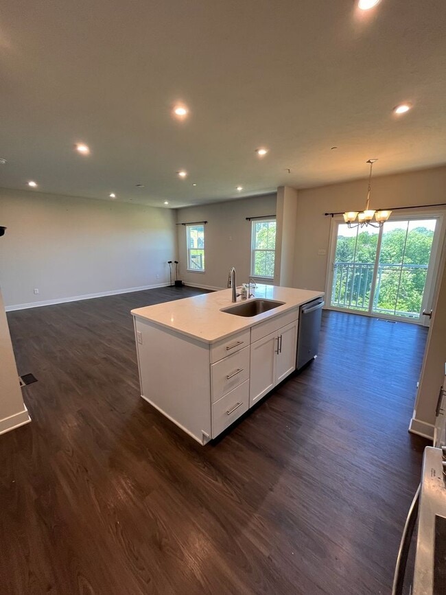 Building Photo - 437 Greenwood Dr