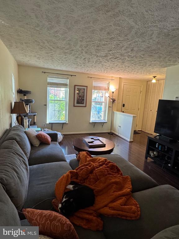 Building Photo - 1565 Autumn Ridge Cir