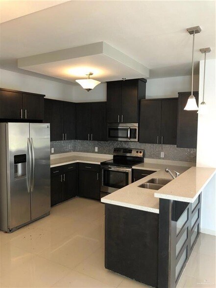 Building Photo - 1301 E Daffodil Ave