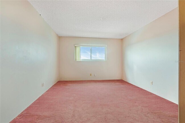 Building Photo - 100 Silver Beach Ave