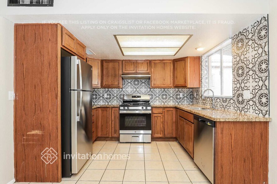 Building Photo - 3017 N 86th Ave