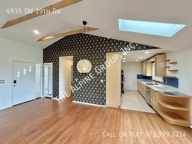 Building Photo - 4935 SW 19th Dr