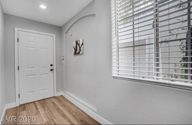 Building Photo - 254 Little Minah Ct