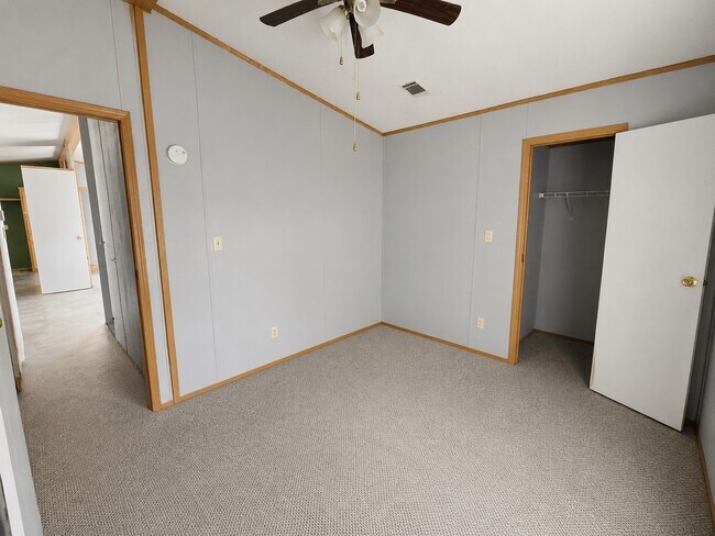 Building Photo - 573 Bluebonnet