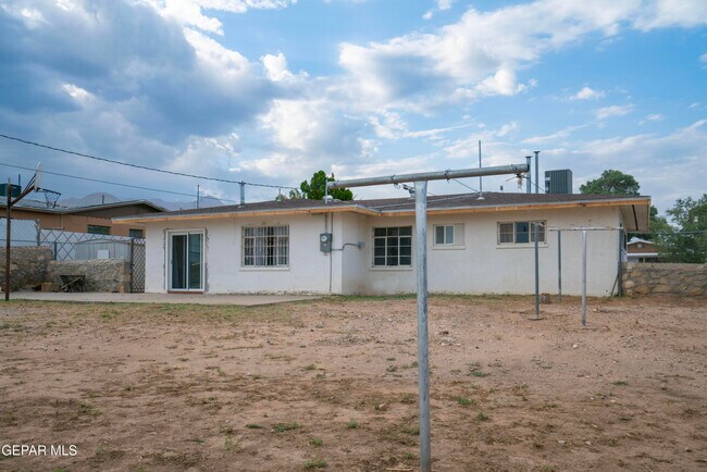 Building Photo - 4016 Titanic Ave