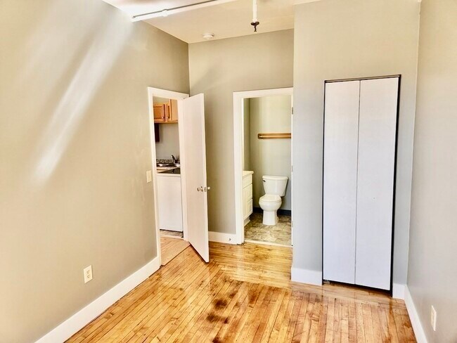 Building Photo - 15 N Main St