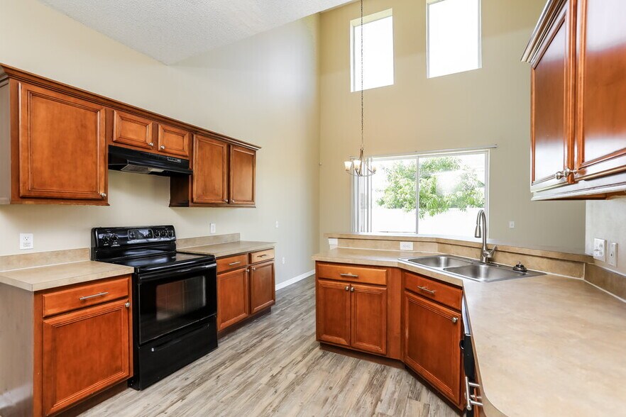 Building Photo - 355 Aylesbury Ct