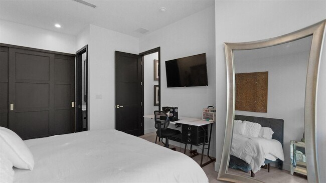 Building Photo - 823 Ponce de Leon Dr
