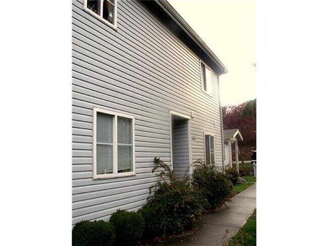 Building Photo - 1121 Humboldt St