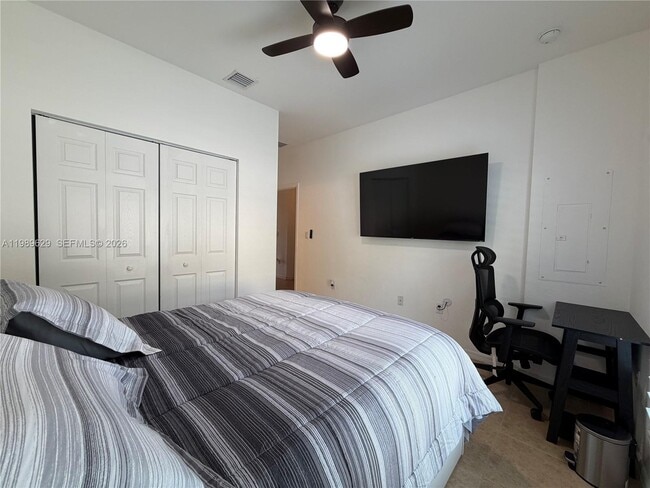 Building Photo - 6330 S Station Square