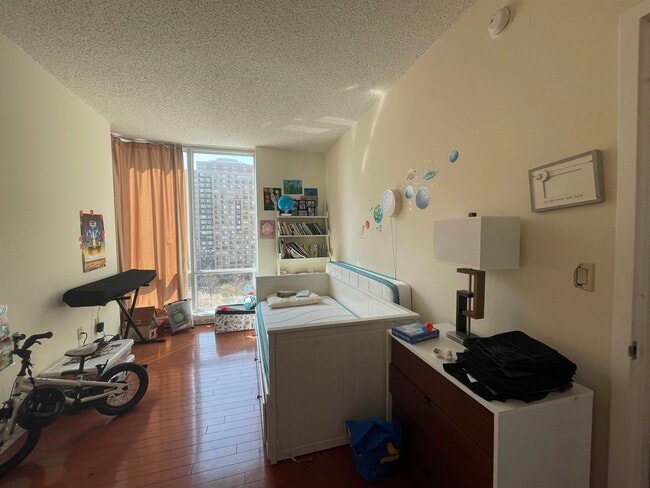 Building Photo - 20 Newport Pkwy