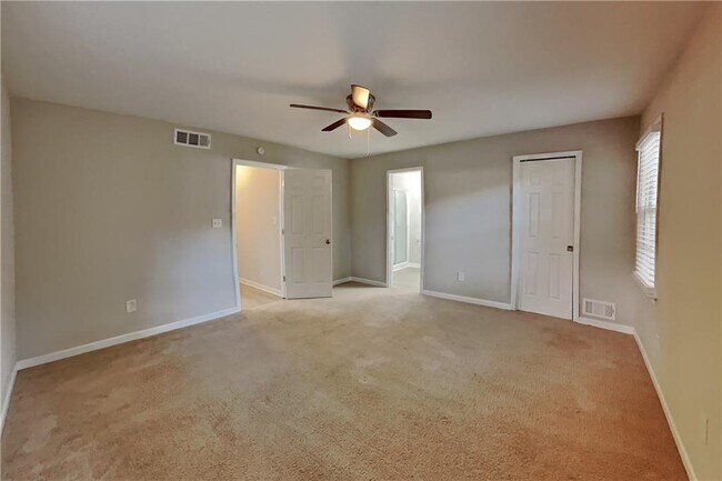 Building Photo - 255 St Patrick Dr SW