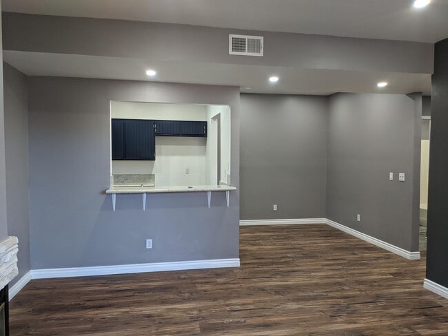 Building Photo - 23947 Del Monte Dr.