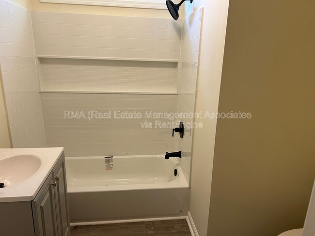 Building Photo - 716 Ray St