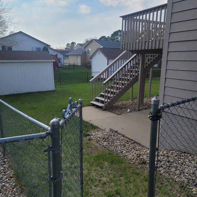 Building Photo - 3 bedroom, 2 bath, single family home.