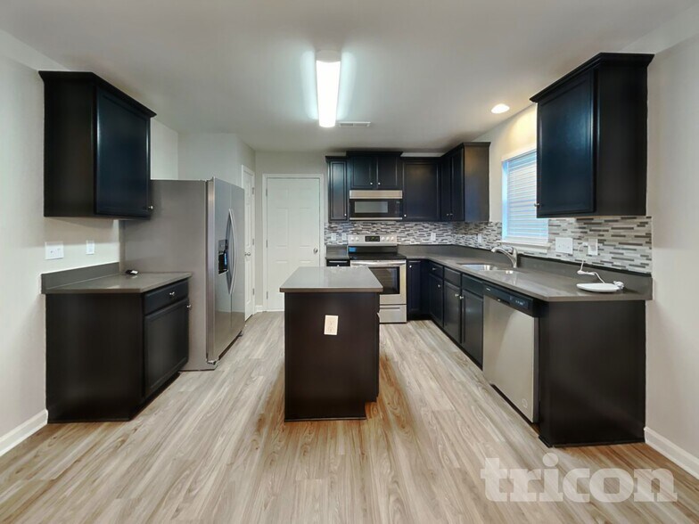 Building Photo - 2901 Quail Oak Dr