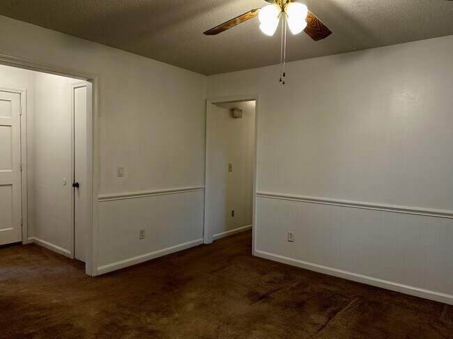 Building Photo - 105 Bucy Cir