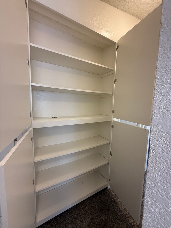 Building Photo - Victorville-3 Bedroom2 Bathrooms,2 Story Home, New Paint, New Carpet,