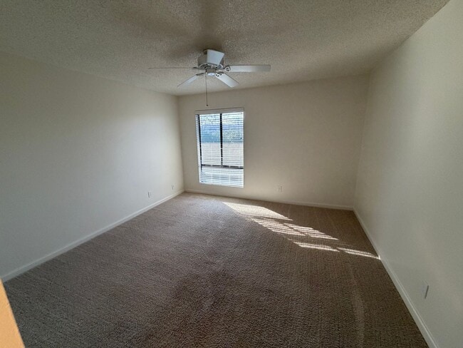 Building Photo - 2 bedroom | 1 bathroom | Arden-Arcade Condo Available Now!