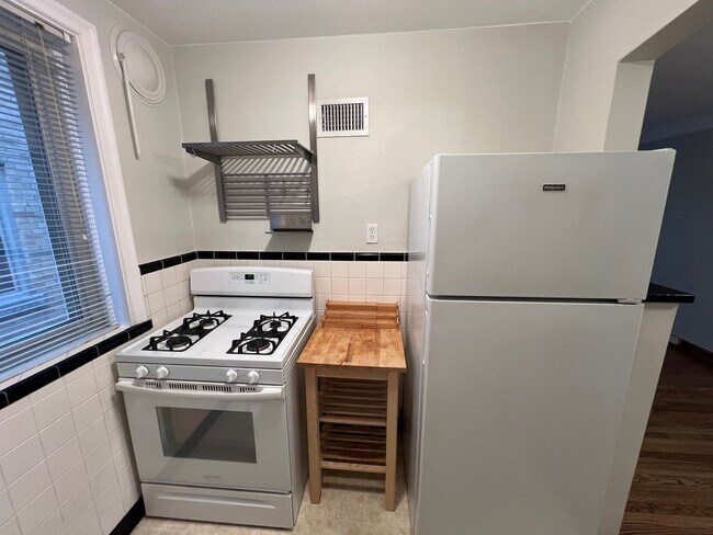 Building Photo - 6358-60 Sutherland Ave