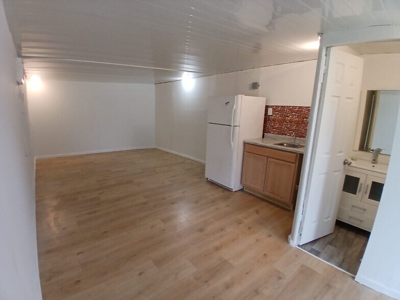 Building Photo - 5306 Landis Ave