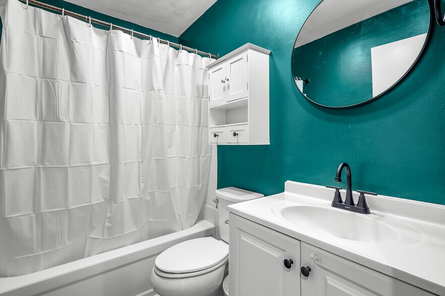 Guest bathroom - 3640 Cardiff Ave