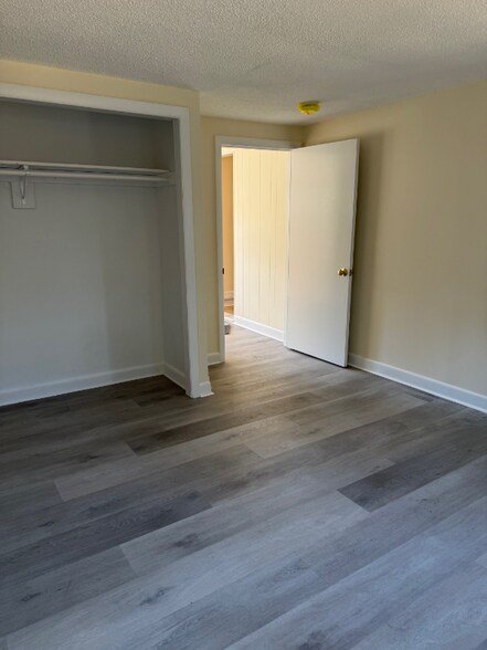 Building Photo - 520 Elm St