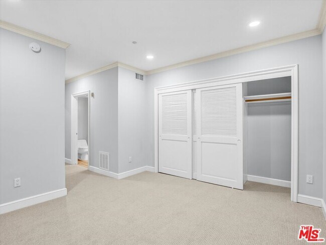 Building Photo - 277 S Spalding Dr