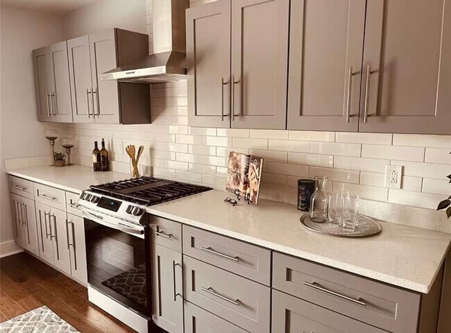 Building Photo - Lawrenceville 3 Bed, 2.5 Bath House with Parking for Lease July 1!
