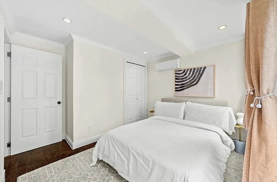 Building Photo - 448 W 19th St