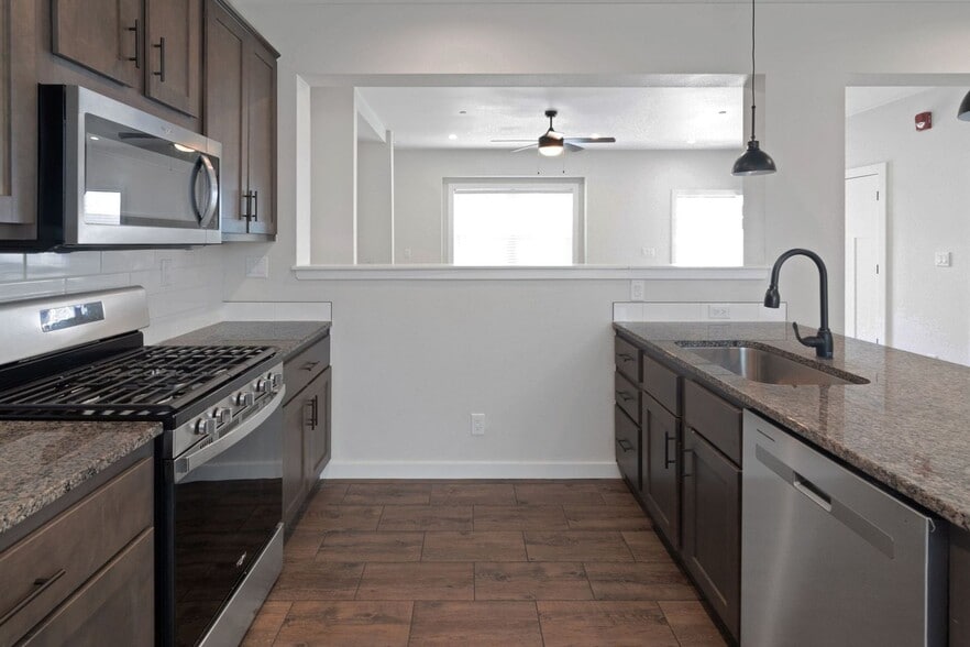 Building Photo - 461 Muse Dr