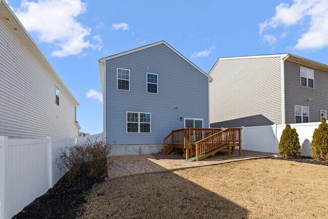 Building Photo - 49 River Bank Rd