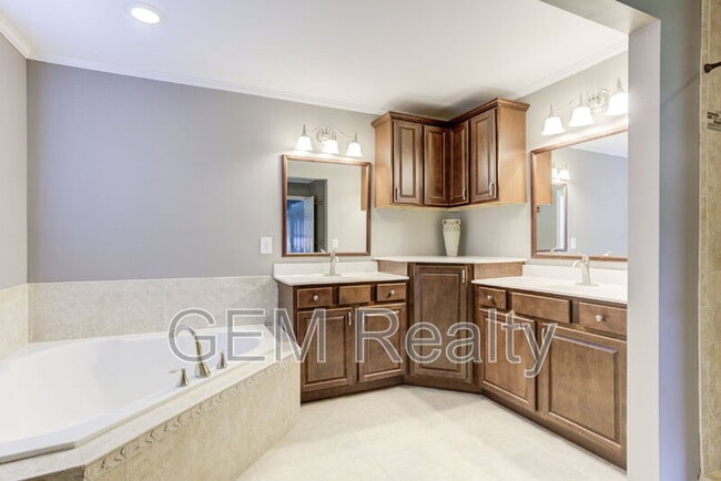 Building Photo - 15617 Mockingbird Ln