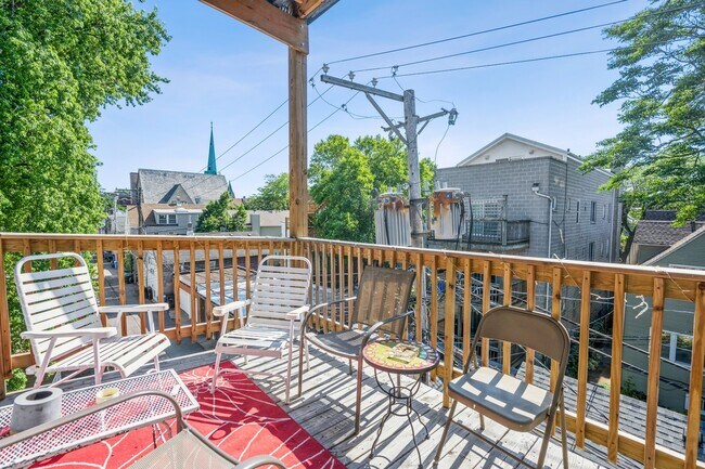 Building Photo - 3140 N Kenmore Ave