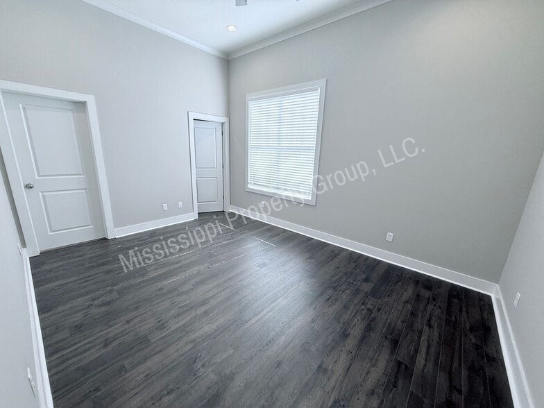 Building Photo - 1402 Pleasant Dr