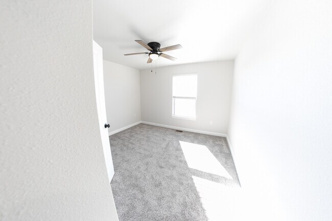 Building Photo - 374 SE 95th Rd