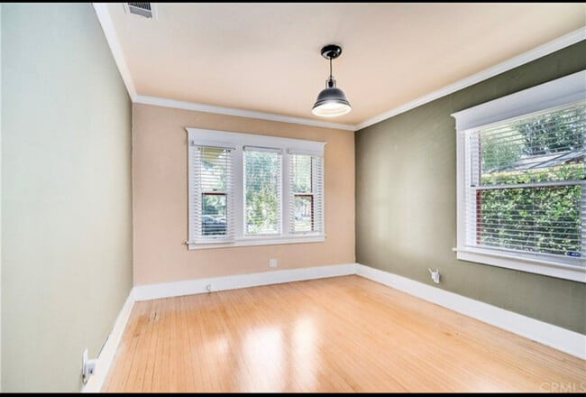Building Photo - 411 E Alvarado St