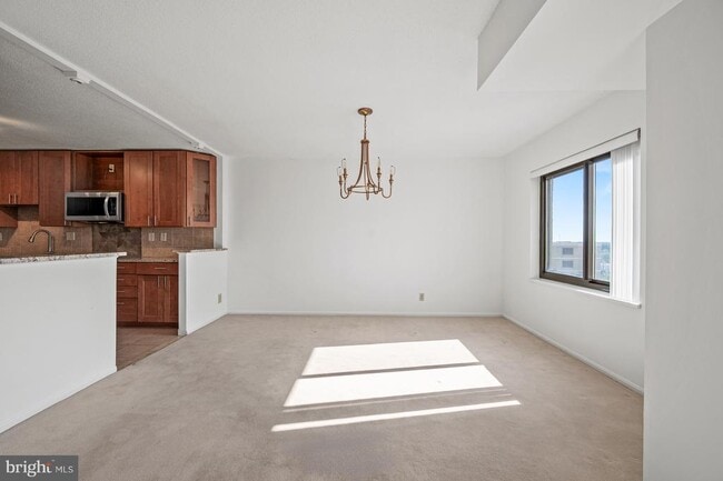 Building Photo - 307 Yoakum Pkwy