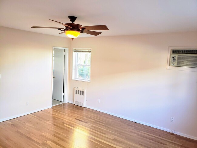 Building Photo - 419 Tompkins Ave