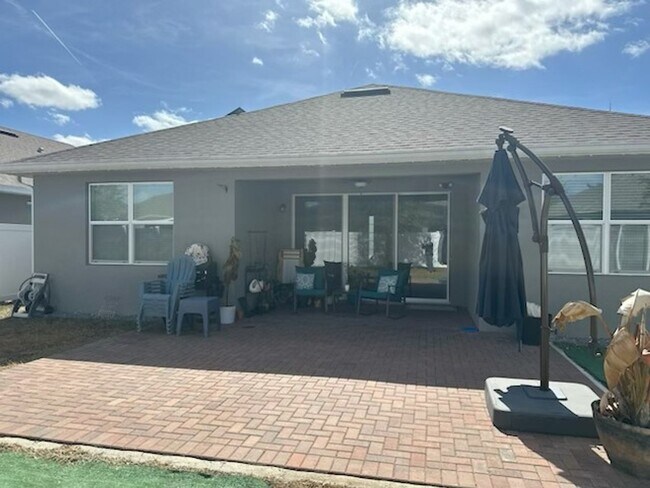 Building Photo - Welcome to this inviting 3/2 single family home located in Compass Landing