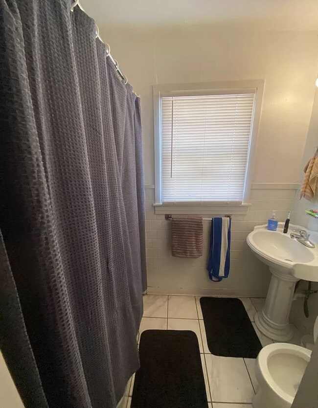 Building Photo - Pre Leasing Charming 3 Bedroom Home, Available 07/01/2026