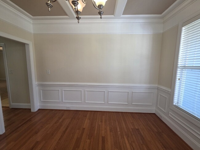 Building Photo - Spacious 4-Bedroom Home for Rent in Kings ...