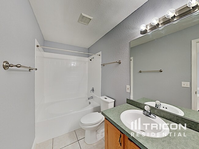 Building Photo - 871 Jarnac Dr
