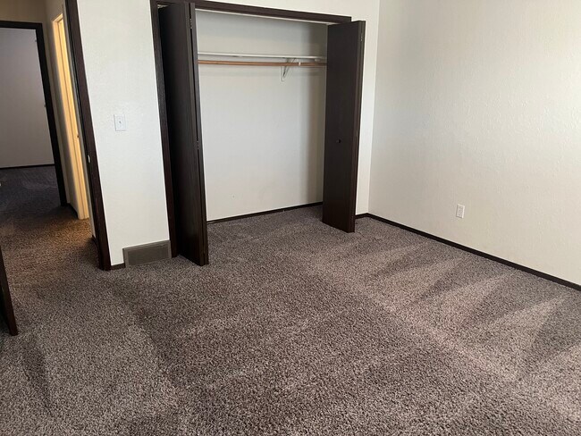 Large closets - 5400 W 44th St