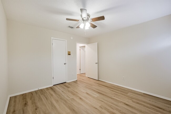 Building Photo - 3362 Continental Dr