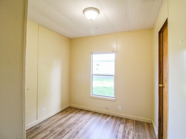 Building Photo - 1810 Vales Mill Rd