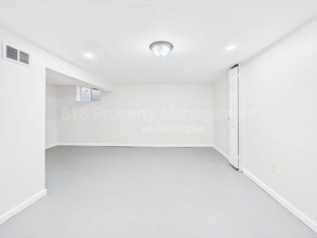 Building Photo - 7800 E 91 St