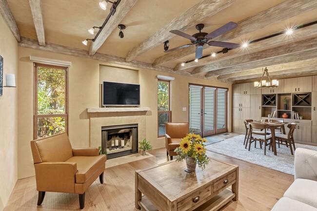 Building Photo - Gorgeous Furnished 2-Bed, 2-Bath Townhouse...