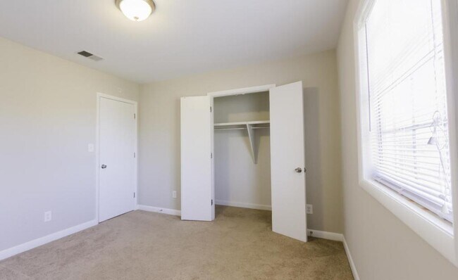 Building Photo - 2432 Pruitt St. #8